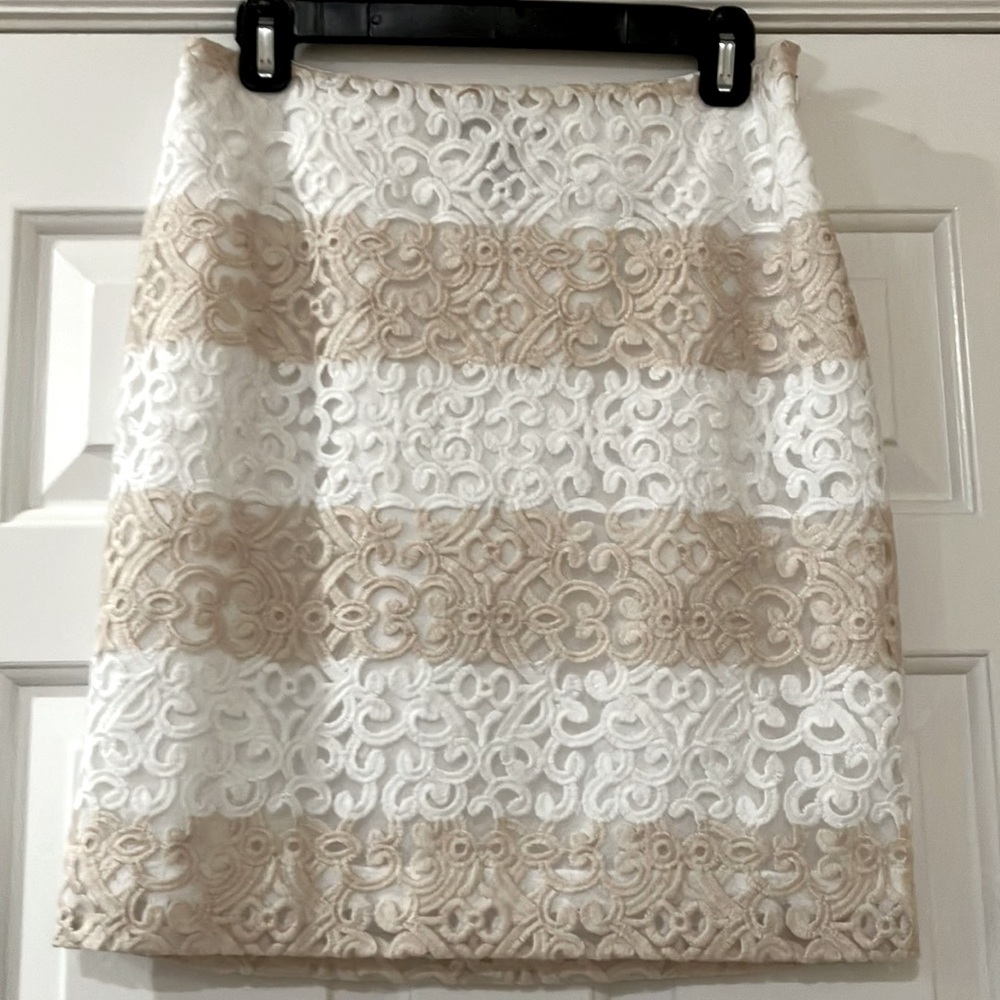 WHBM taupe and white lace skirt